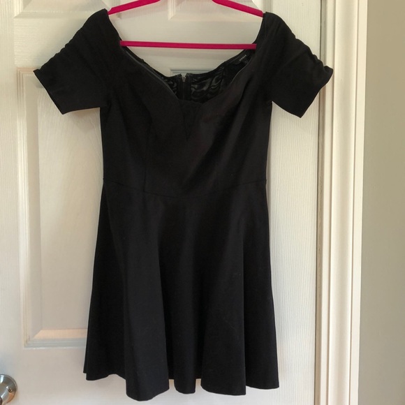 Guess off the shoulder little black dress - Picture 2 of 6